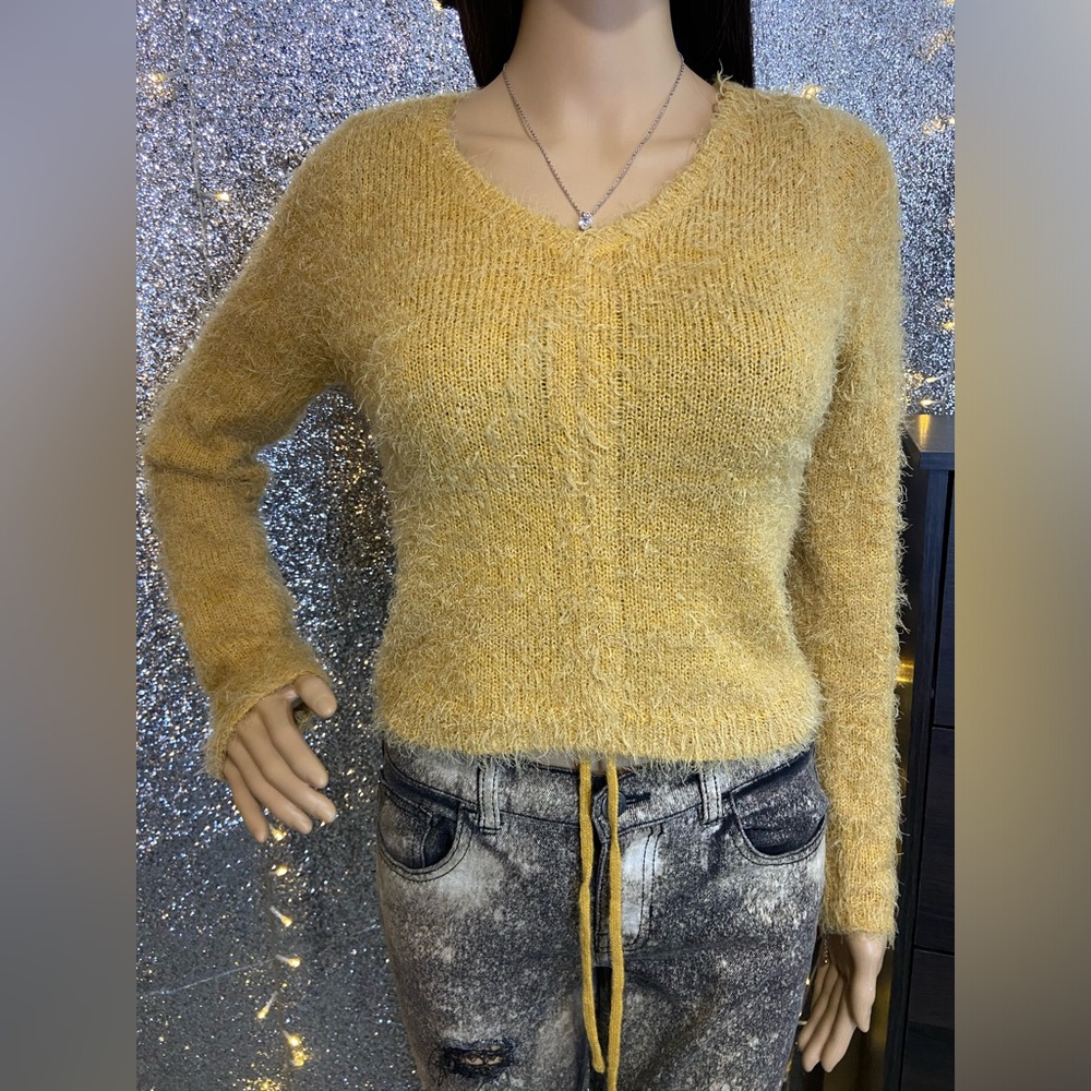 ‼️CLEARANCE Item‼️| Fuzzy Gold Scrunch Sweater - Picture 3 of 9